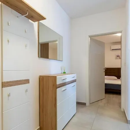 Apartment With Wifi - 24237 Poreč